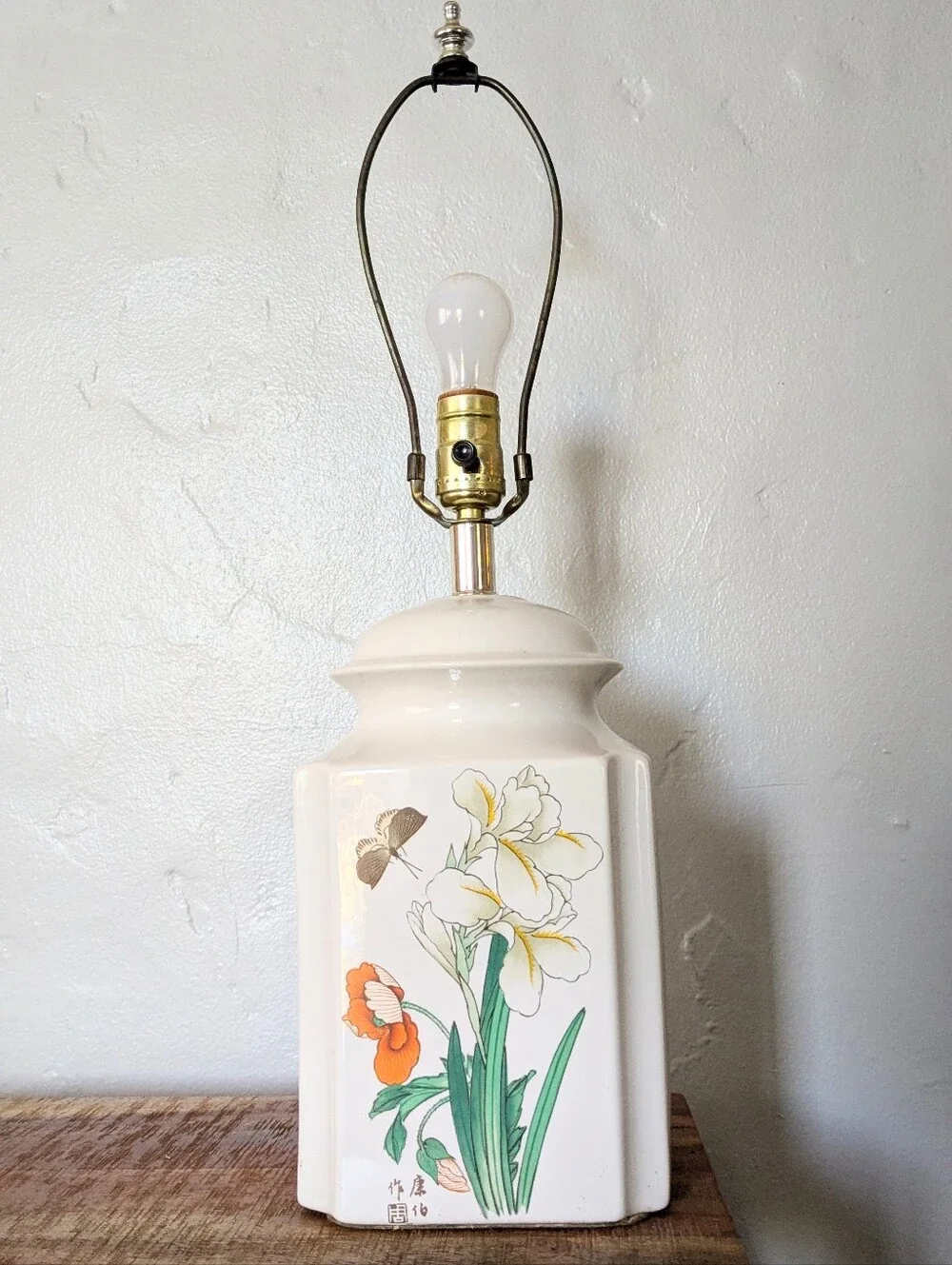 Vintage Cream Ceramic Table Lamp Floral Butterfly Design 23